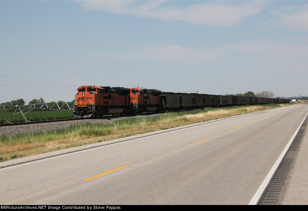 BNSF 9089 leads an Eastbound train